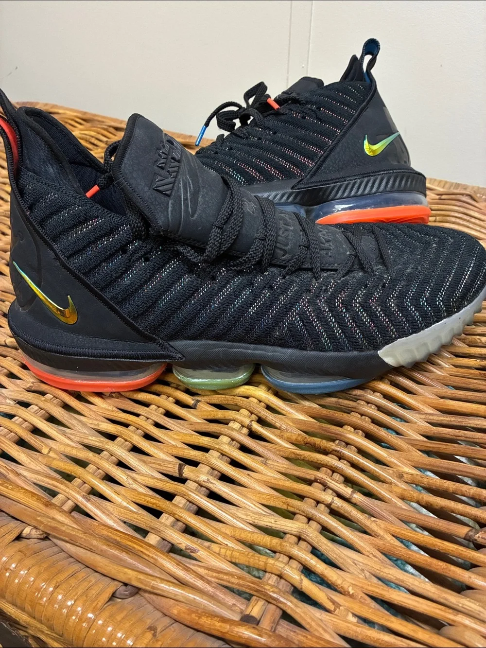 Nike LeBron XVI —I promise - Picture 1 of 8